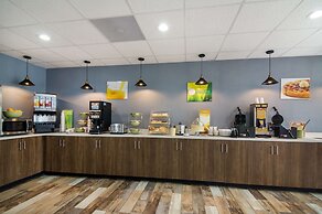 Quality Inn - On The Lake Clarksville-Boydton