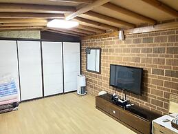 Sokcho Haeoleumhouse