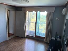 Sokcho Haeoleumhouse