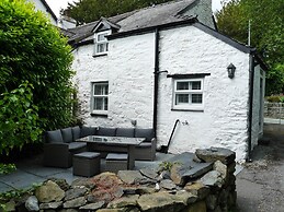 Glan Y Ddol
