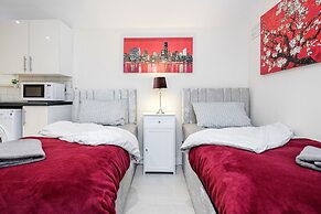 Bedford Hospital Studio Apartment - Victoria D