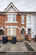 Bedford Hospital Studio Apartment - Victoria D