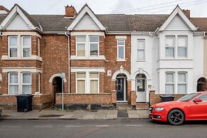 Bedford Hospital Studio Apartment - Victoria D