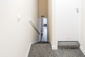 Bedford Hospital Studio Apartment - Victoria D