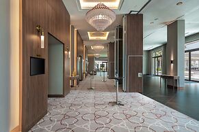 The WB Abu Dhabi, Curio Collection by Hilton