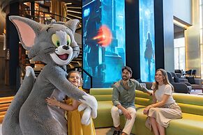 The WB Abu Dhabi, Curio Collection by Hilton