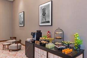 The WB Abu Dhabi, Curio Collection by Hilton
