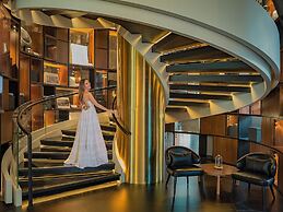 The WB Abu Dhabi, Curio Collection by Hilton