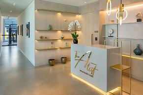 The WB Abu Dhabi, Curio Collection by Hilton