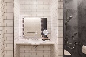 The WB Abu Dhabi, Curio Collection by Hilton