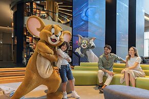 The WB Abu Dhabi, Curio Collection by Hilton