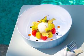 The WB Abu Dhabi, Curio Collection by Hilton