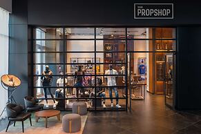 The WB Abu Dhabi, Curio Collection by Hilton