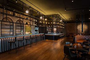 The WB Abu Dhabi, Curio Collection by Hilton