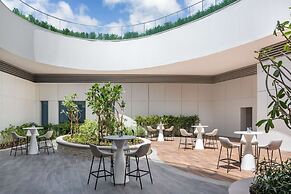 The WB Abu Dhabi, Curio Collection by Hilton