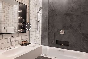 The WB Abu Dhabi, Curio Collection by Hilton