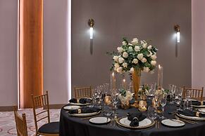 The WB Abu Dhabi, Curio Collection by Hilton