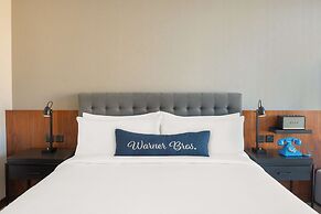 The WB Abu Dhabi, Curio Collection by Hilton