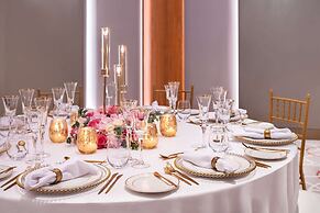 The WB Abu Dhabi, Curio Collection by Hilton