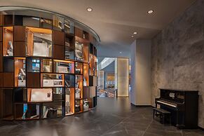 The WB Abu Dhabi, Curio Collection by Hilton