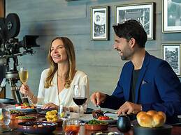 The WB Abu Dhabi, Curio Collection by Hilton