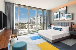 The WB Abu Dhabi, Curio Collection by Hilton