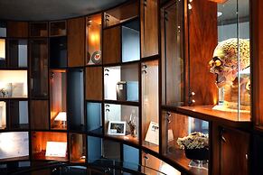 The WB Abu Dhabi, Curio Collection by Hilton