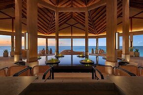 Hilton Maldives Amingiri Resort & Spa