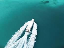 Hilton Maldives Amingiri Resort & Spa