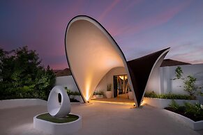 Hilton Maldives Amingiri Resort & Spa