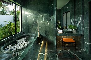 Hilton Maldives Amingiri Resort & Spa