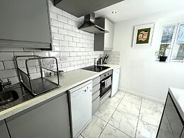 Contemporary Garden Flat in Clifton