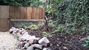 Contemporary Garden Flat in Clifton