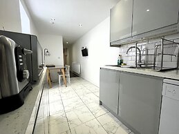 Contemporary Garden Flat in Clifton