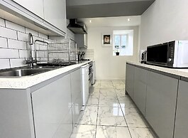 Contemporary Garden Flat in Clifton