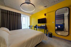 IKYK Hotel - IK Collection