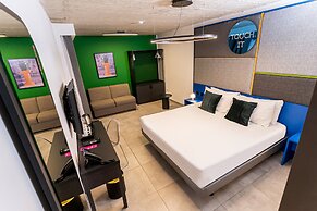 IKYK Hotel - IK Collection