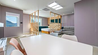 Tongyeong Saryangdo Elphis36 Poolvilla