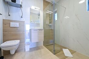 Luxury Villa Horizon with Private Pool