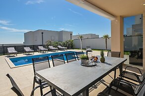 Luxury Villa Horizon with Private Pool