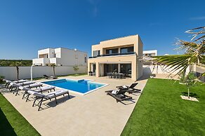 Luxury Villa Horizon with Private Pool