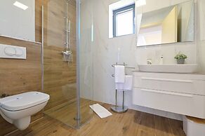 Luxury Villa Horizon with Private Pool