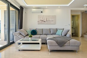 Luxury Villa Horizon with Private Pool