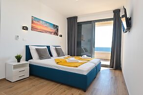 Luxury Villa Horizon with Private Pool