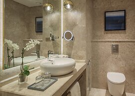 Maani Muscat Hotel & Suites