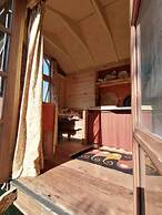 Stargazer Shepherds Hut. A Warm and Cosy Getaway