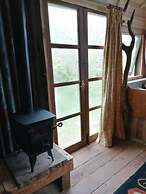 Stargazer Shepherds Hut. A Warm and Cosy Getaway