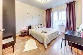 Apartment Vesta with a park view