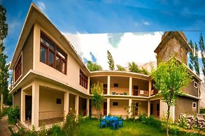 Gulmit Continental Hotel Hunza Valley