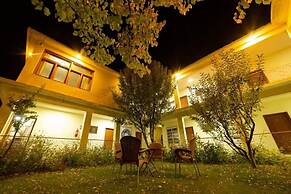 Gulmit Continental Hotel Hunza Valley